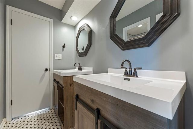 9601 W 127th Terrace, Overland Park, KS 66213