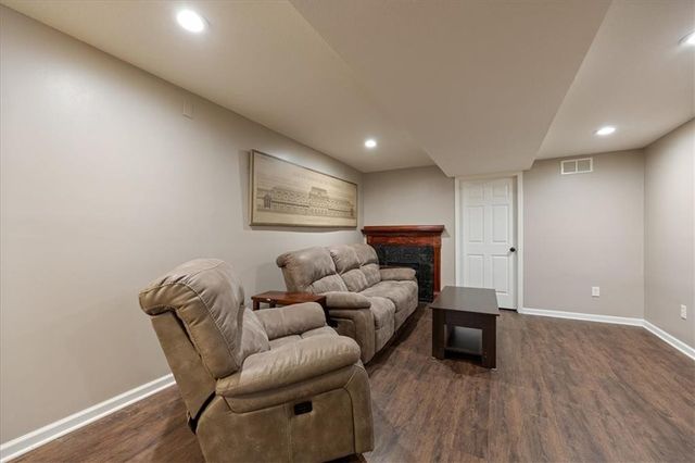 9601 W 127th Terrace, Overland Park, KS 66213