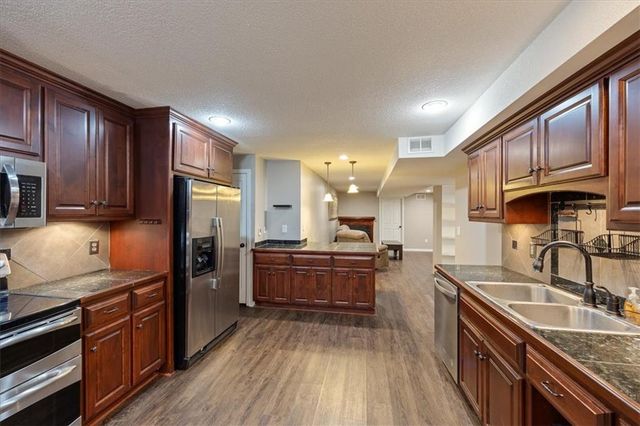9601 W 127th Terrace, Overland Park, KS 66213