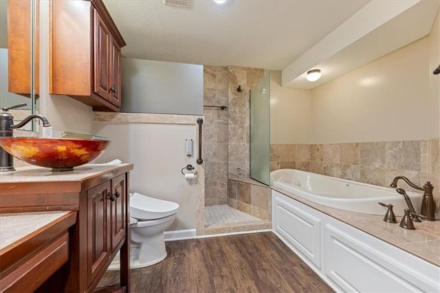9601 W 127th Terrace, Overland Park, KS 66213