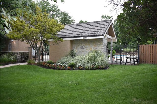 9601 W 127th Terrace, Overland Park, KS 66213