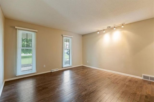9601 W 127th Terrace, Overland Park, KS 66213
