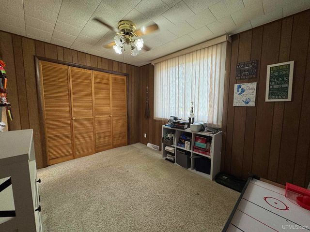 5305 E Sunset Road, Ironwood, MI 49938