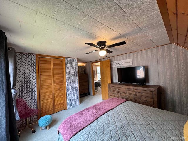 5305 E Sunset Road, Ironwood, MI 49938