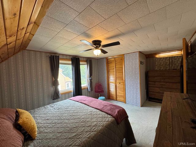 5305 E Sunset Road, Ironwood, MI 49938