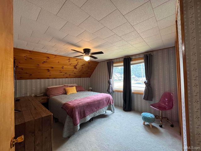 5305 E Sunset Road, Ironwood, MI 49938