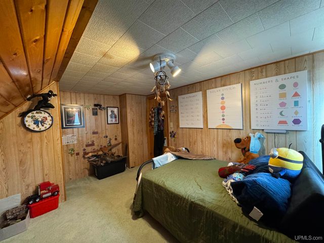 5305 E Sunset Road, Ironwood, MI 49938