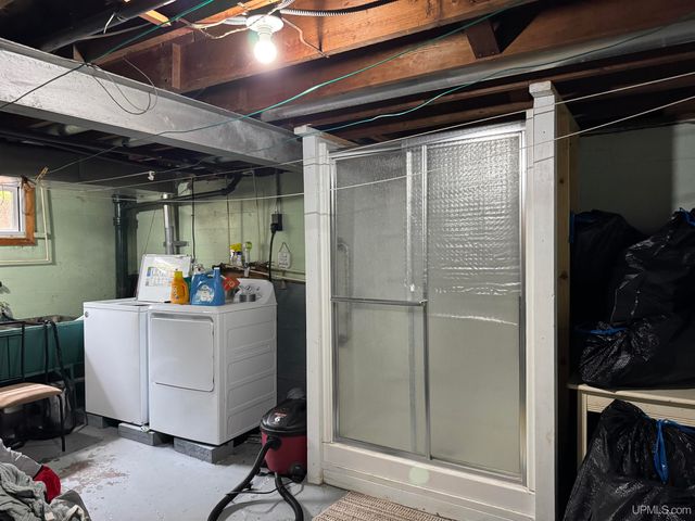 5305 E Sunset Road, Ironwood, MI 49938