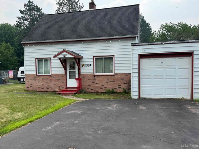 5305 E Sunset Road, Ironwood, MI 49938