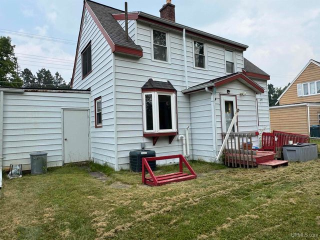 5305 E Sunset Road, Ironwood, MI 49938