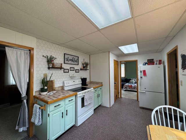 5305 E Sunset Road, Ironwood, MI 49938