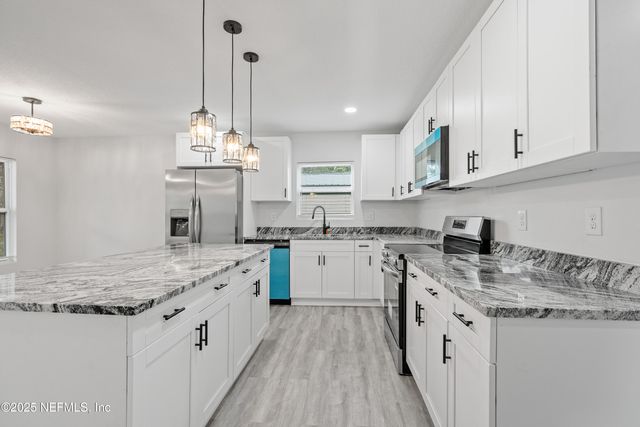 2221 JAYSON Avenue, Jacksonville, FL 32208