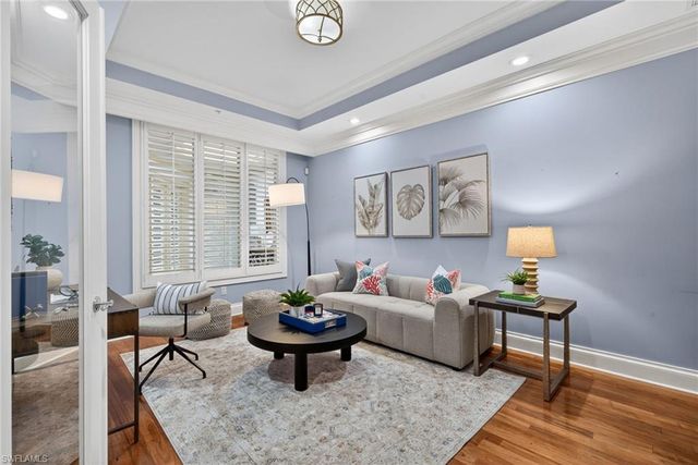 625 5TH AVE S 302, Naples, FL 34102