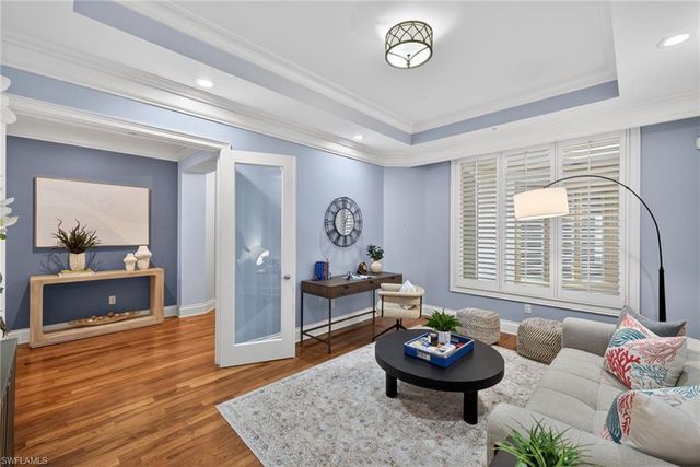 625 5TH AVE S 302, Naples, FL 34102