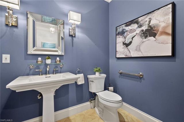 625 5TH AVE S 302, Naples, FL 34102