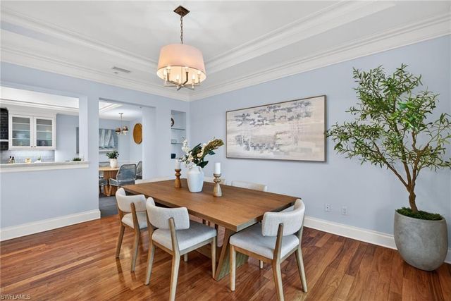 625 5TH AVE S 302, Naples, FL 34102
