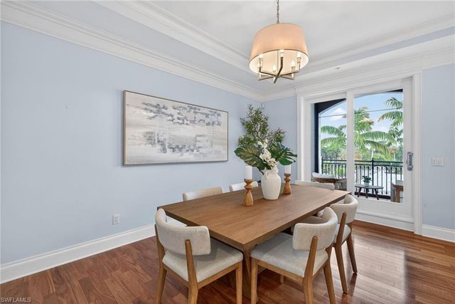 625 5TH AVE S 302, Naples, FL 34102