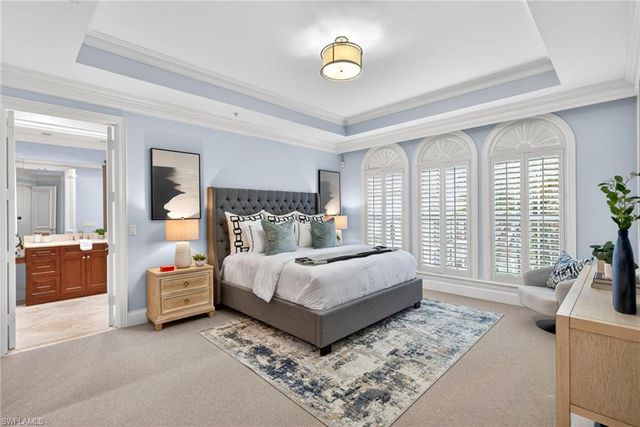 625 5TH AVE S 302, Naples, FL 34102