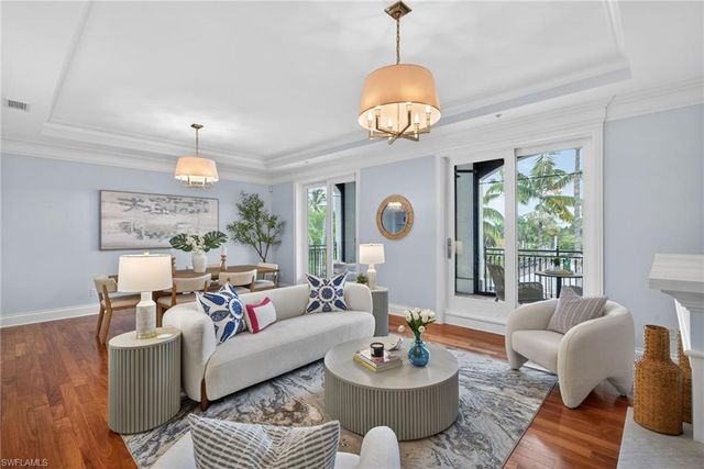 625 5TH AVE S 302, Naples, FL 34102