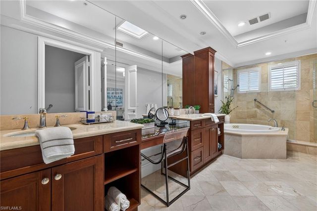 625 5TH AVE S 302, Naples, FL 34102
