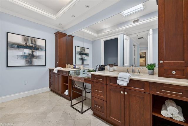 625 5TH AVE S 302, Naples, FL 34102