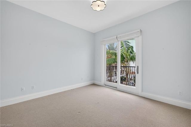 625 5TH AVE S 302, Naples, FL 34102