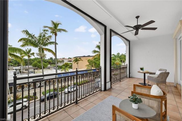 625 5TH AVE S 302, Naples, FL 34102
