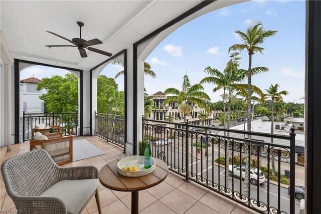 625 5TH AVE S 302, Naples, FL 34102