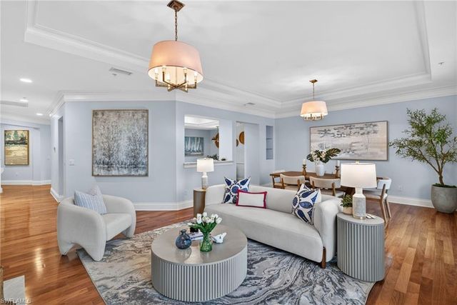 625 5TH AVE S 302, Naples, FL 34102