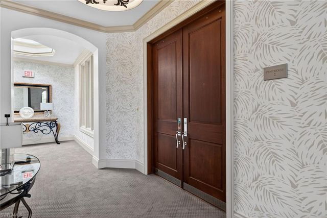 625 5TH AVE S 302, Naples, FL 34102