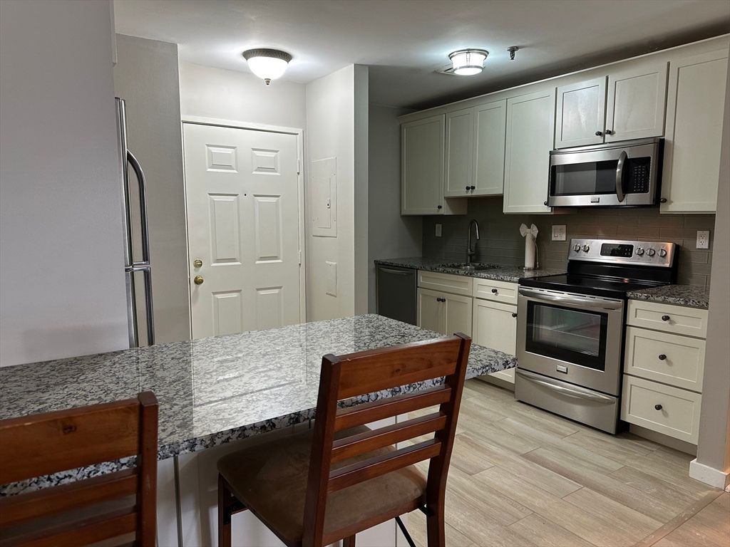90 Quincy Shore Dr 311, Quincy, MA 02171