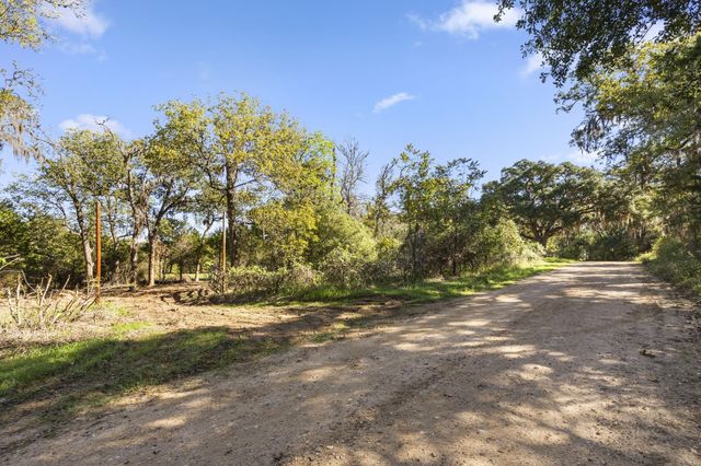 000 Dungens Mill Road, Columbus, TX 78934