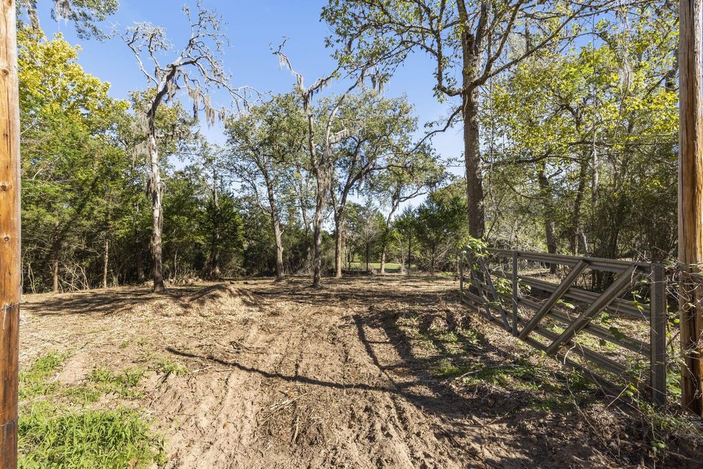 000 Dungens Mill Road, Columbus, TX 78934