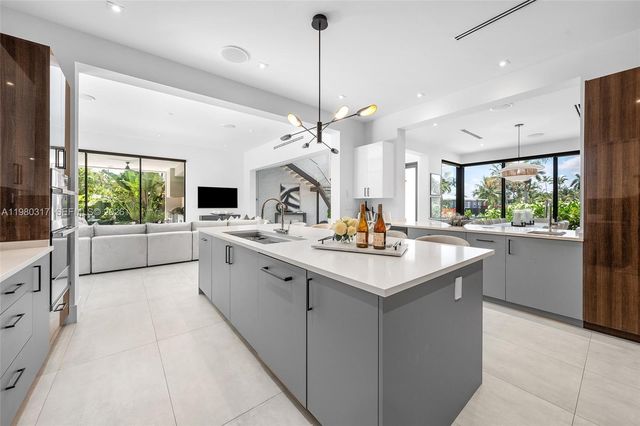 2500 Middle River Drive, Fort Lauderdale, FL 33305