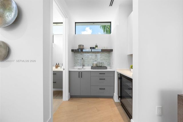 2500 Middle River Drive, Fort Lauderdale, FL 33305