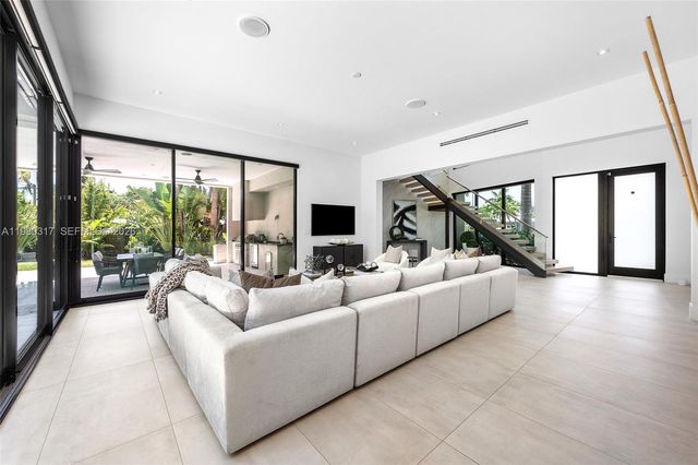 2500 Middle River Drive, Fort Lauderdale, FL 33305
