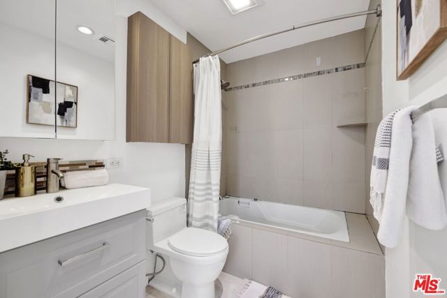 1647 Veteran Avenue E, Los Angeles, CA 90024