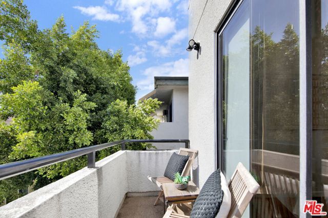 1647 Veteran Avenue E, Los Angeles, CA 90024