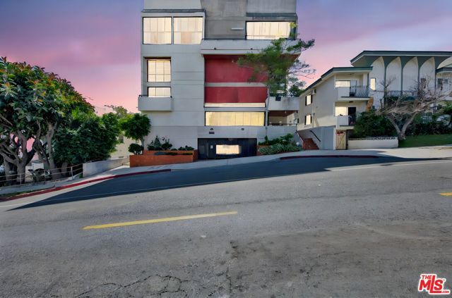 1647 Veteran Avenue E, Los Angeles, CA 90024