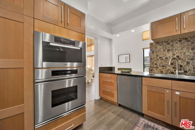 1647 Veteran Avenue E, Los Angeles, CA 90024