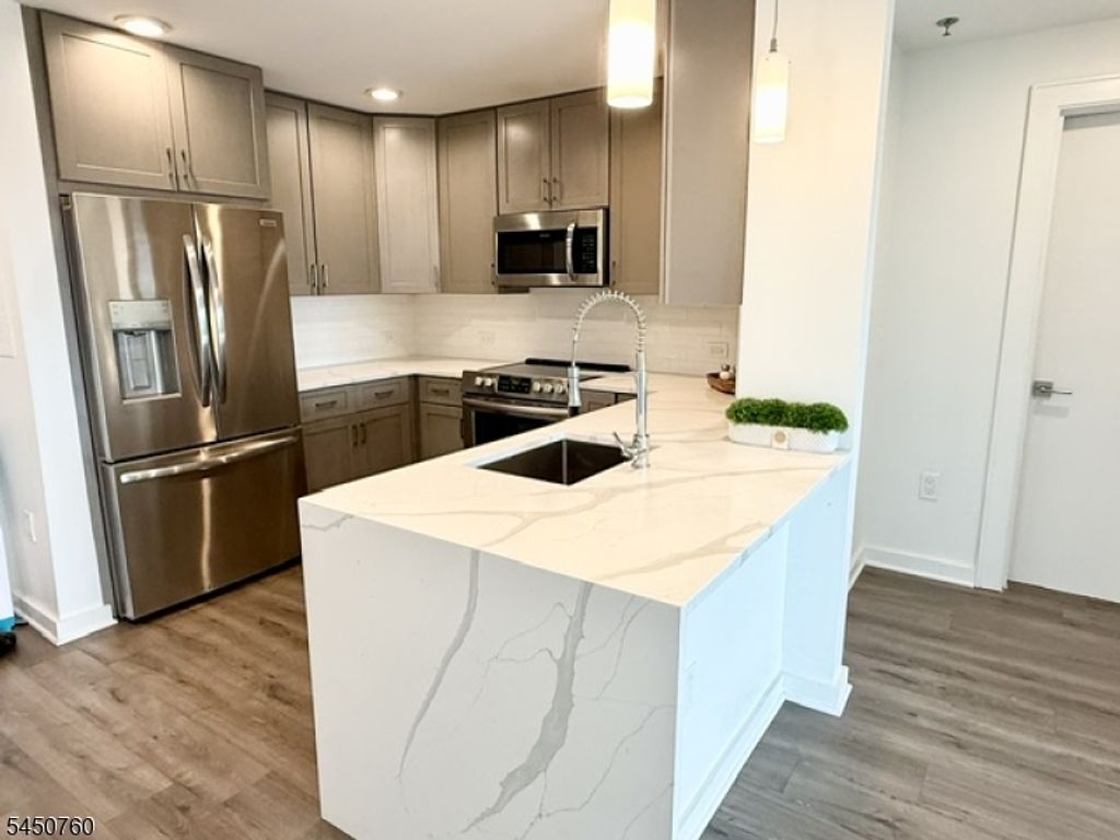 1 Carriage City Plz 1620, Rahway City, NJ 07065