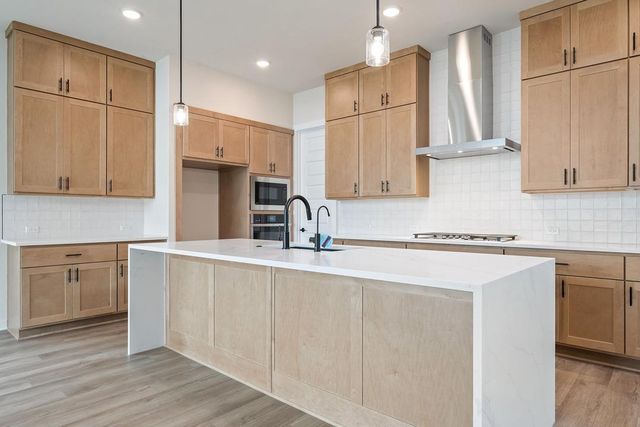 531 Darley Oak Drive, Dripping Springs, TX 78620