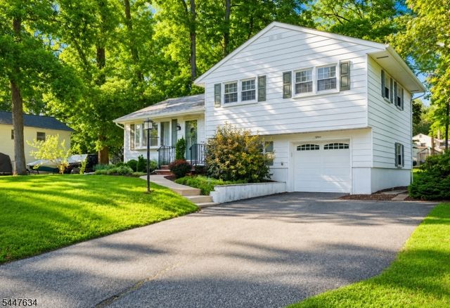 15 Stonehill Rd, Randolph Twp., NJ 07869