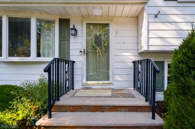 15 Stonehill Rd, Randolph Twp., NJ 07869