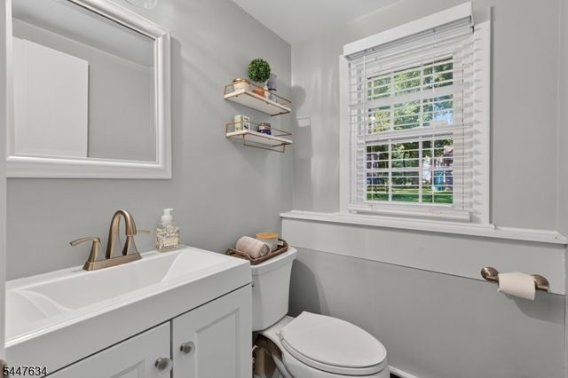 15 Stonehill Rd, Randolph Twp., NJ 07869