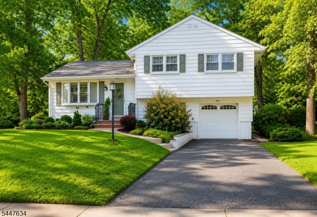 15 Stonehill Rd, Randolph Twp., NJ 07869