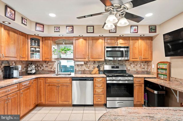 747 SURREY RD, Aldan, PA 19018