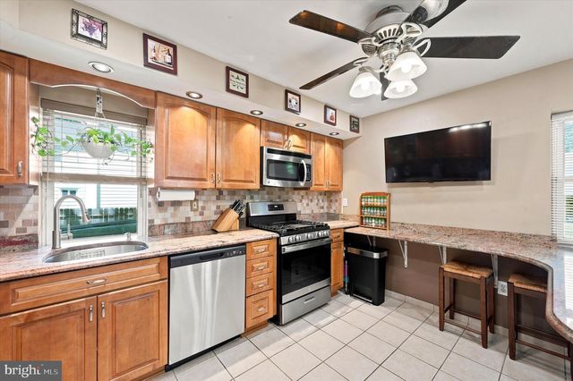 747 SURREY RD, Aldan, PA 19018