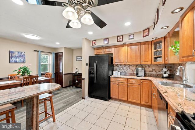 747 SURREY RD, Aldan, PA 19018