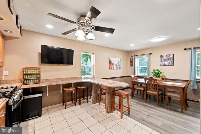 747 SURREY RD, Aldan, PA 19018